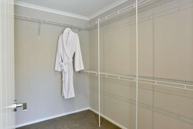 409 High Street South Carterton_10