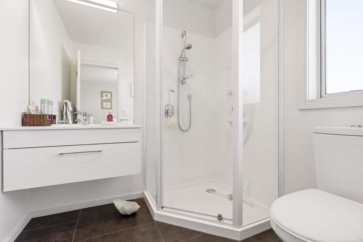 55 Chateau Crescent Rangatira Park_17