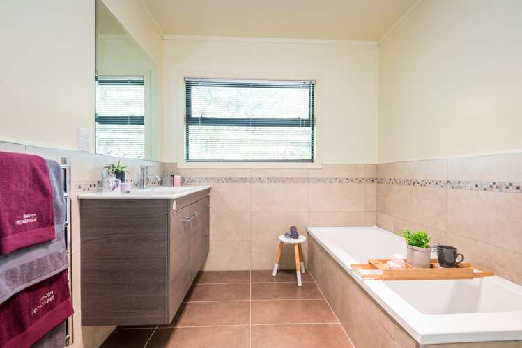 132 Navigation Drive Whitby_9