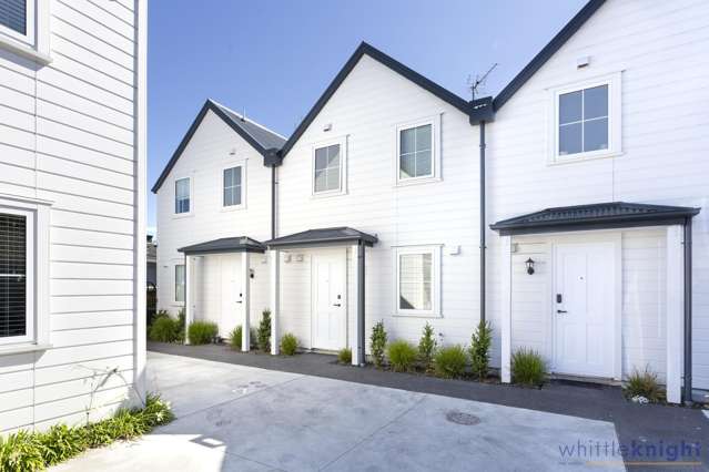 Motivated Vendors! Brooksfield Heritage build