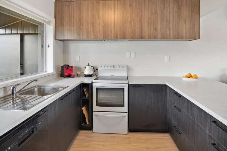 2/586 Bank Street 11385_9