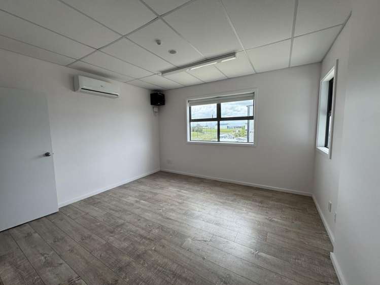 2/129 Ingram Road Rukuhia_3