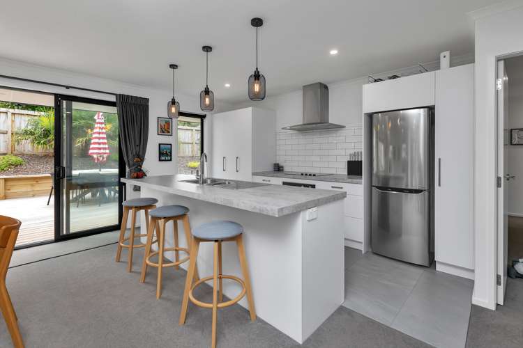 11 Rolling Stone Rise Tikipunga_6