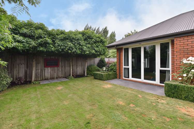 17 Springbrook Lane Northwood_23