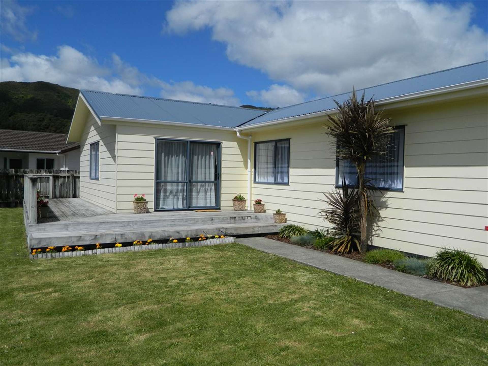 6 Honey Street Wainuiomata_0