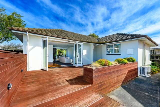 * UNDER OFFER * A warm Welcome to Your New Home