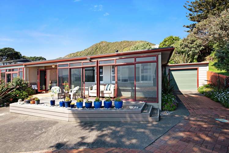 2/27 Beach Road Paekakariki_20