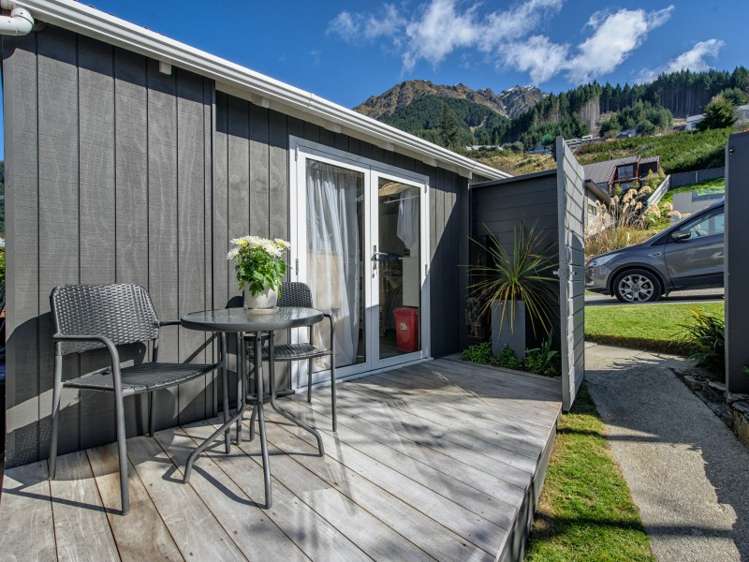 65 Wynyard Crescent Fernhill/Sunshine Bay_6