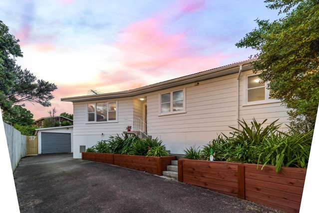 1970'S Elevated 3 BED HOME WITH SEPARATE SLEEPOUT