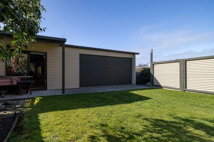 6 Shadbolt Drive Leamington_21