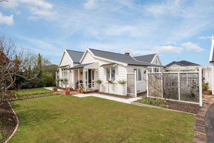 61 Beach Road Mellons Bay_23