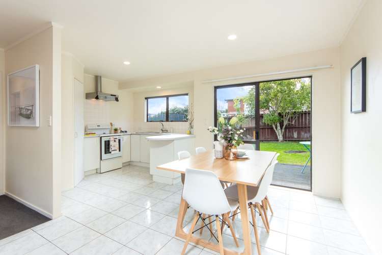 2/111 Sturges Road Henderson_9