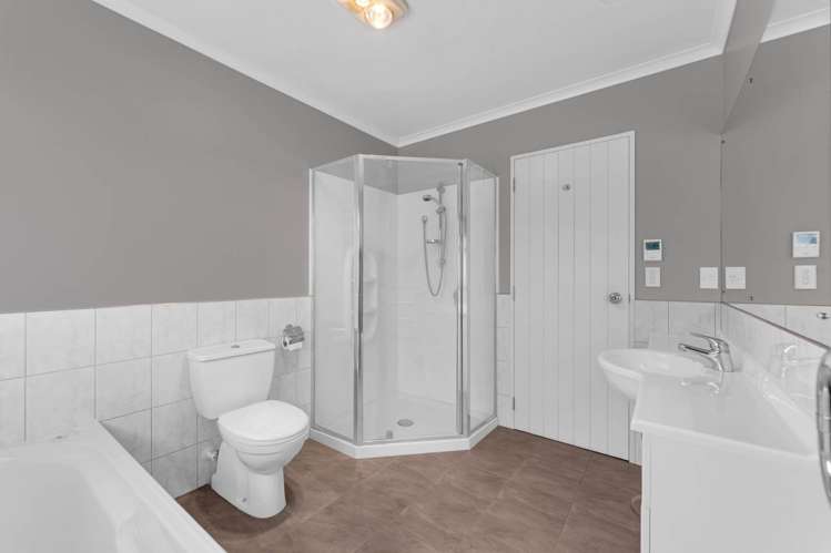 33 Malahide Drive Flat Bush_23