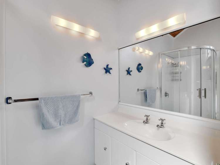 11 North Way Titirangi_21