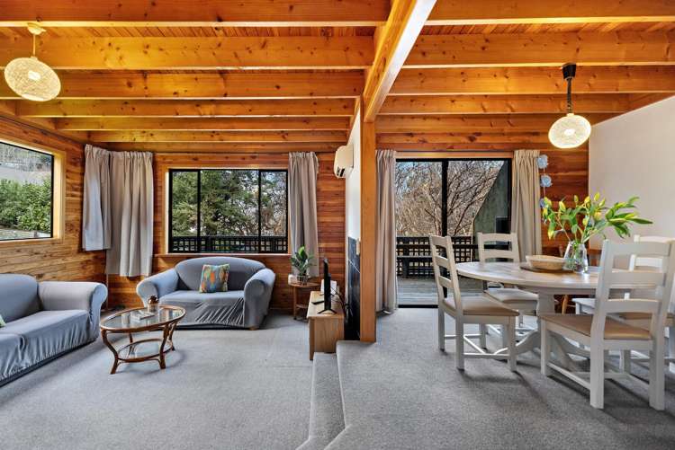 12a Arawata Terrace Fernhill/Sunshine Bay_6