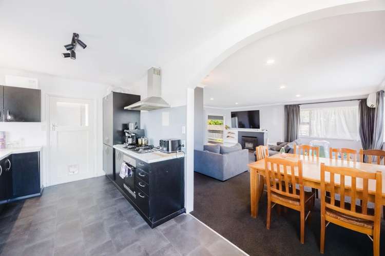 13 Harold Holt Avenue Onekawa_5