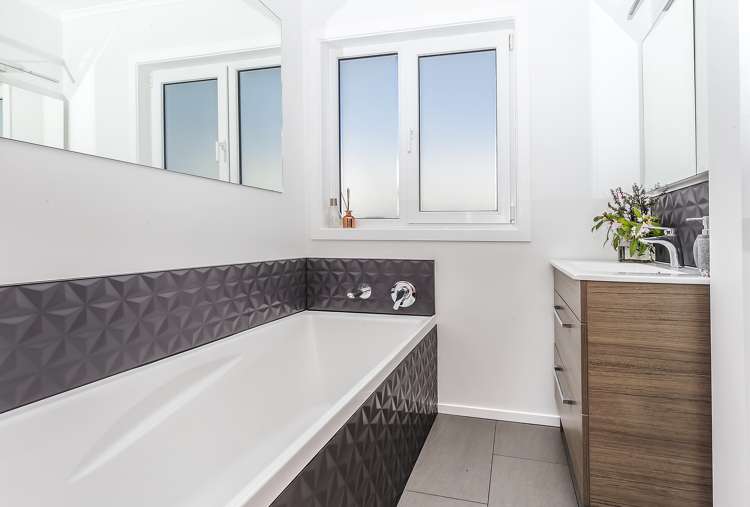 72 Akaroa Drive Maupuia_12