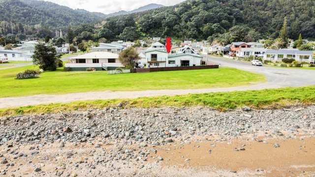 Massive reduction - Beachfront in Te Puru