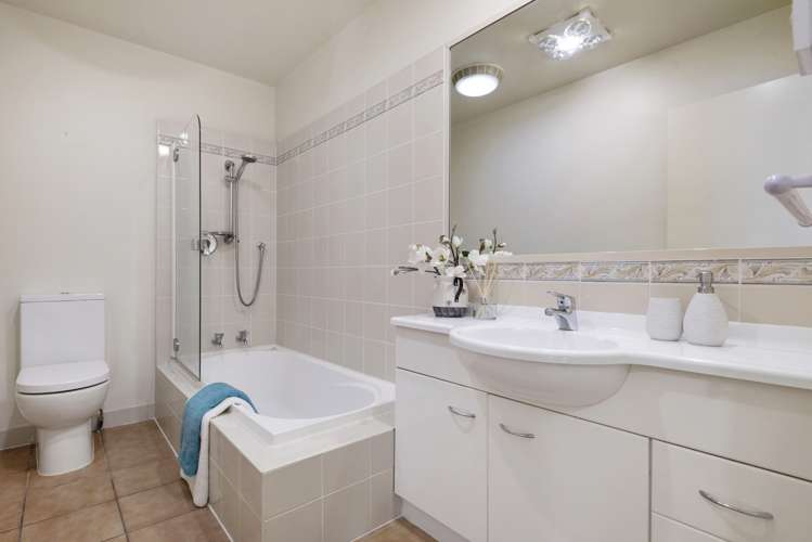 2/60 Arran Road Browns Bay_17