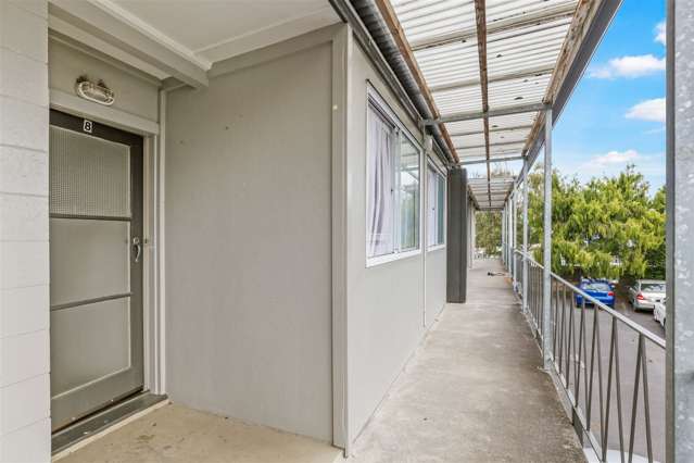 8/3 Tralee Place Hillcrest_1