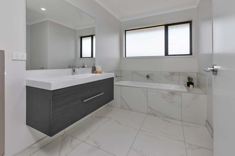 18 Royal Saint Annes Drive Kamo_10