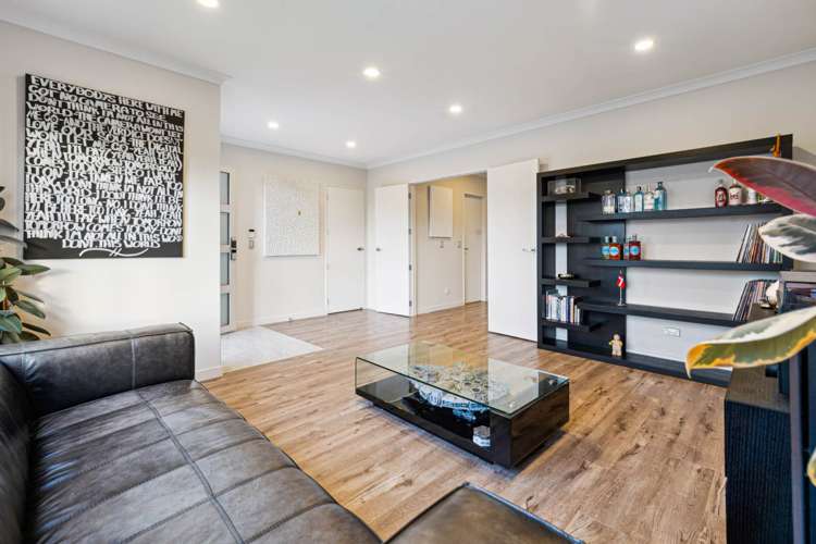 7 Horsefields Drive Flat Bush_1