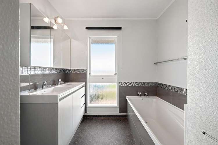 25 Keilor Road Otumoetai_12