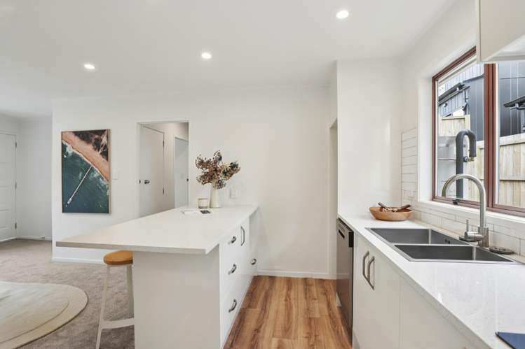 2/100 Royal Road Massey_4