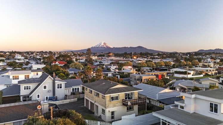 3/12 Beach Street Fitzroy_21