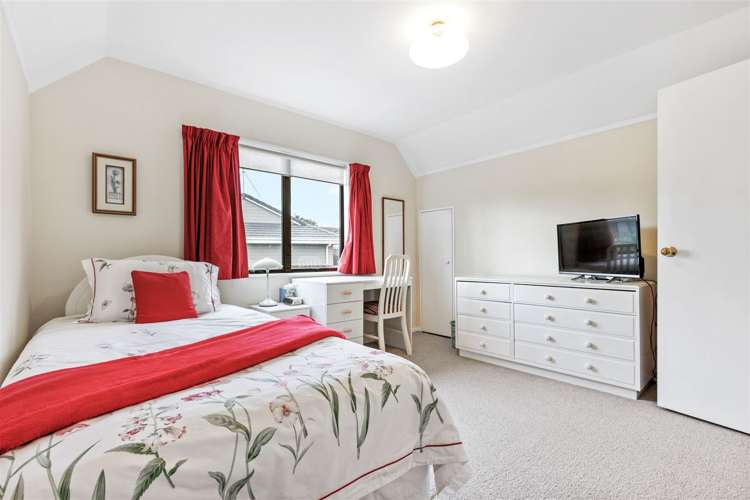 2/6 Pinewood Grove Botany Downs_12