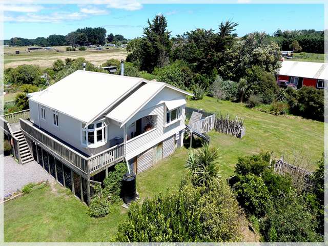 Coastal and Rural Lifestyle Retreat at Tangimoana.