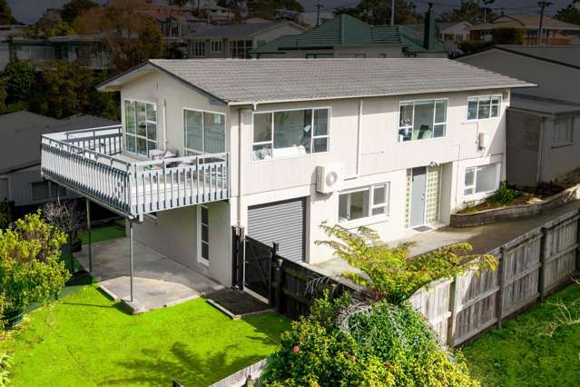 Walk to Rangi; Sea View Living