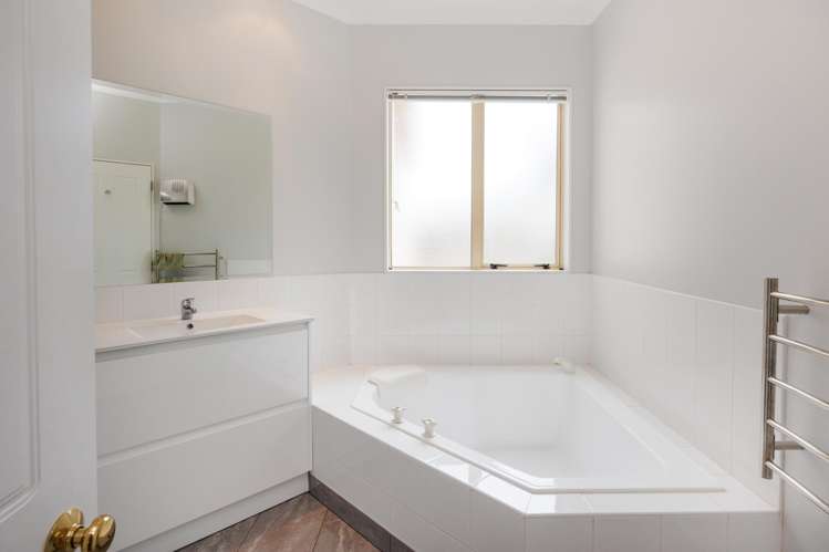 9 Balmoral Drive Terrace End_10