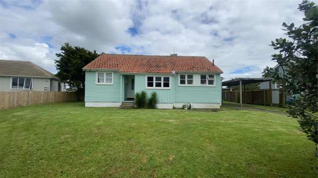 3 Bedroom Home - Quiet West Side Location