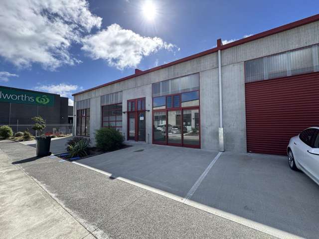 Showroom or retail in Tawa