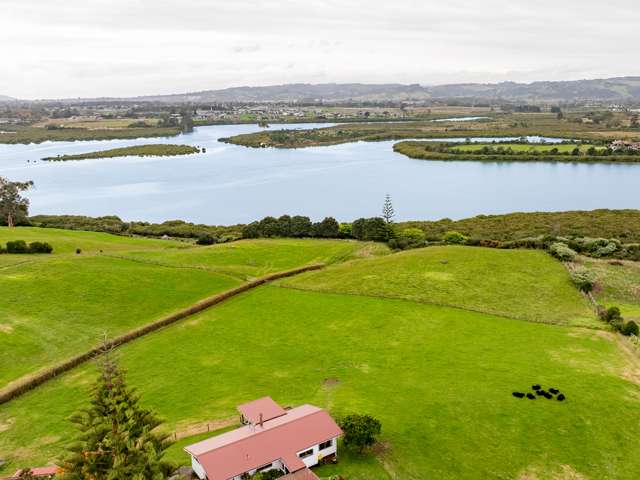 PRIME SITE TO BUILD A MAGNIFICENT NEW HOUSE