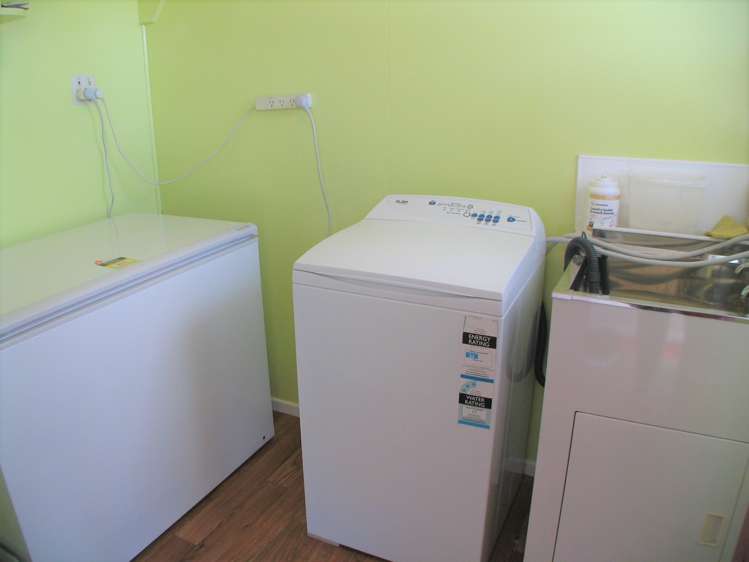 16 Freestone Place Manapouri_13