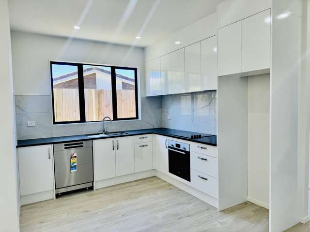 6/37 Court Town Close Mangere_1