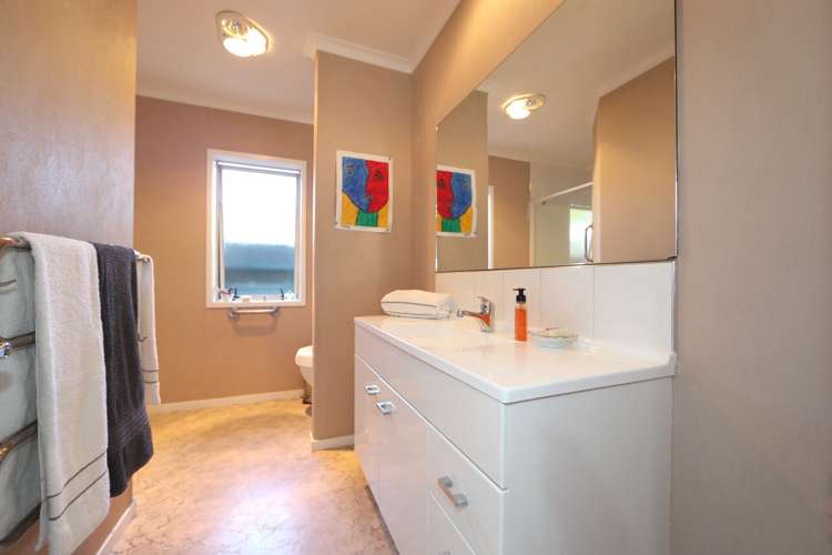 911a Churchill Street Akina_19