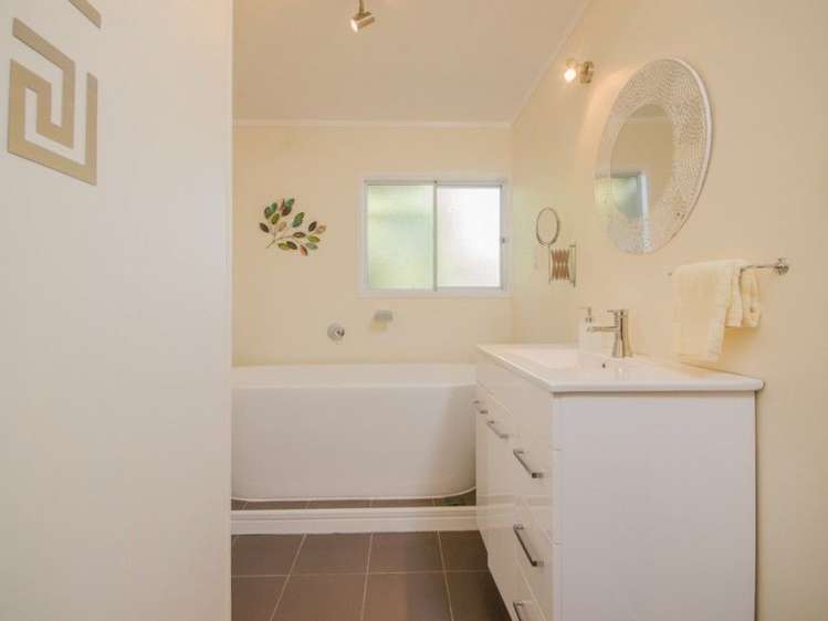 25 Puketitiro Street Glen Eden_15