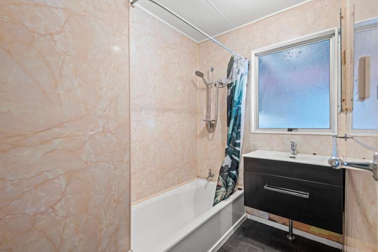 52A Somerset Crescent Highbury_9
