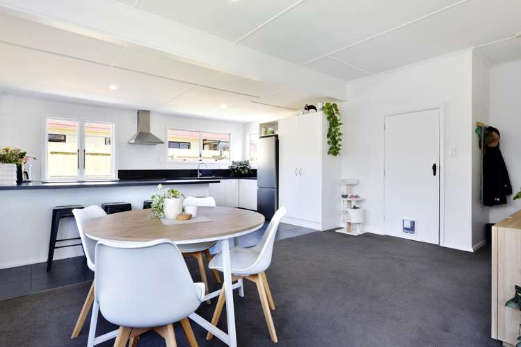 1/16 Newall Avenue Stoke_8