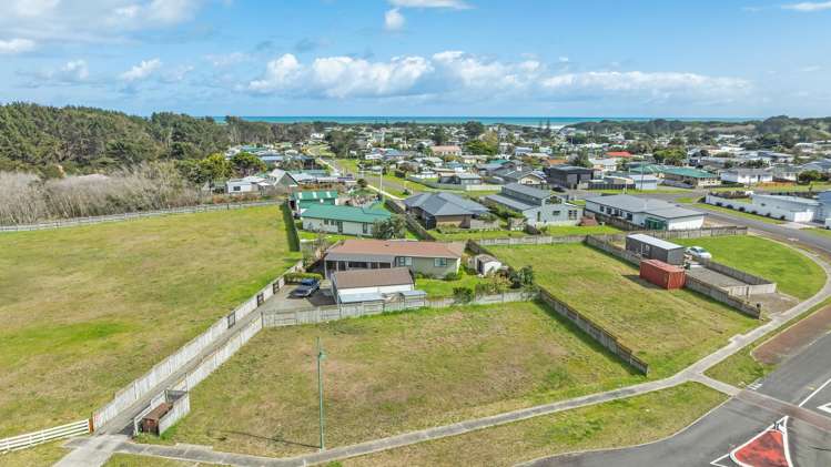 5 Sandown Avenue Himatangi Beach_2