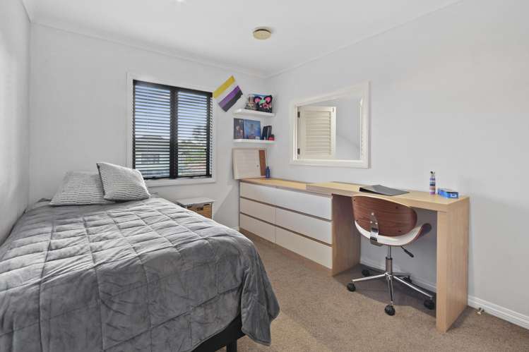 25 Bridgefield Crescent Flat Bush_13