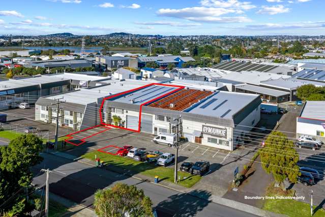 SUPERIOR WAREHOUSE AND LIVE-IN ACCOMMODATION