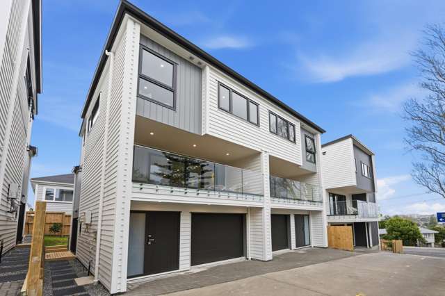 AFFORDABLE NEW 4-BEDDY - DOUBLE WESTLAKE