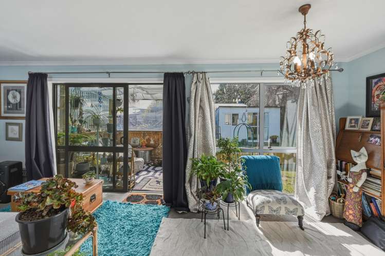 6 Leslie Street Central_17