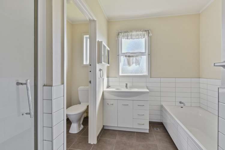 5 Hobart Crescent Wattle Downs_11