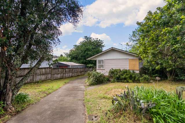 Do-Up or Bowl-Over Opportunity on 1,131m2