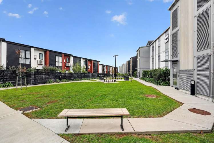 Unit 304/26 Shortfin Place Flat Bush_13